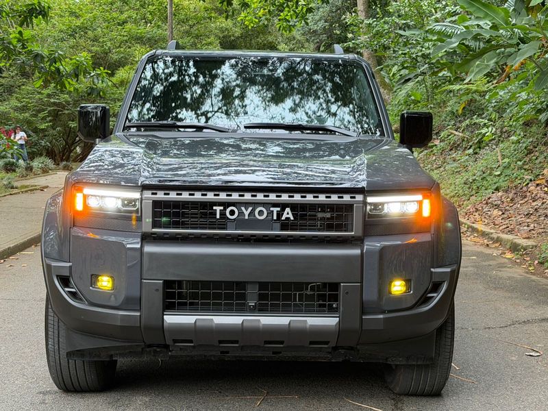 Toyota Land Cruiser Prado 2025 híbrida 2025 - imagen secundaria 2