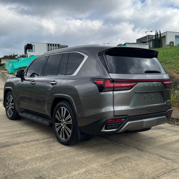 Lexus LX700H Luxury 2025 Híbrida 0KM - imagen secundaria 2