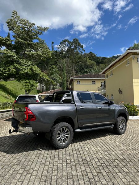 Toyota Hilux 2.8 Diesel Srx 4X4 - imagen secundaria 2