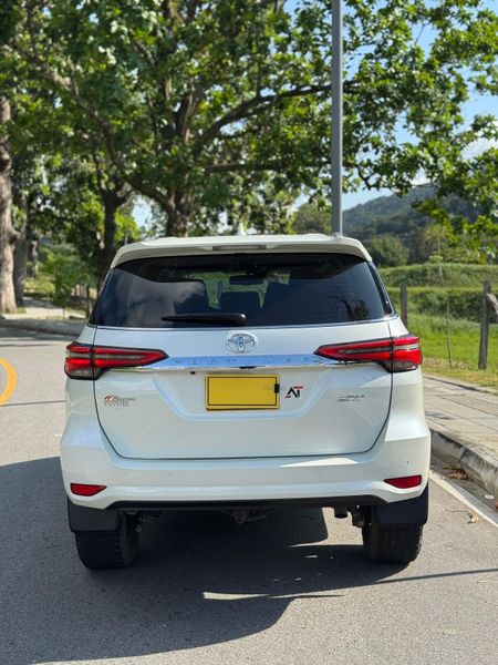 TOYOTA FORTUNER SRV 2.4 DIÉSEL  4x2  2022 - imagen secundaria 2