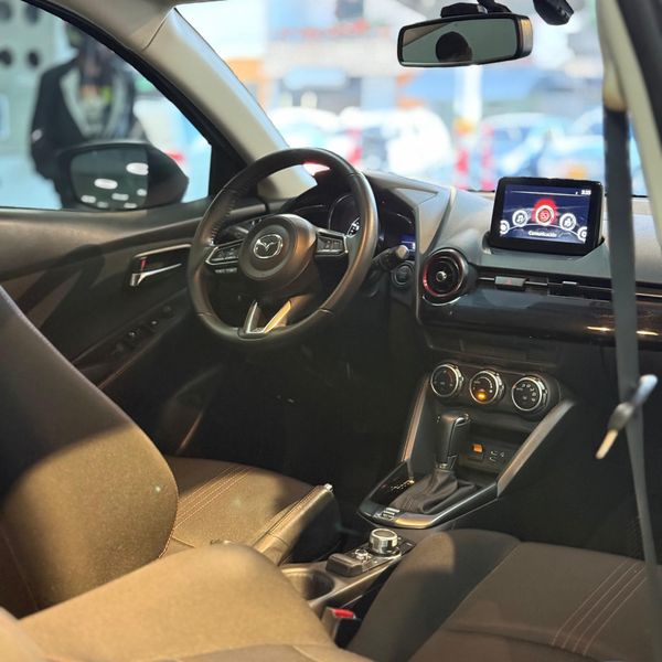 Mazda 2 Grand Touring Carbono 2024 - imagen secundaria 1