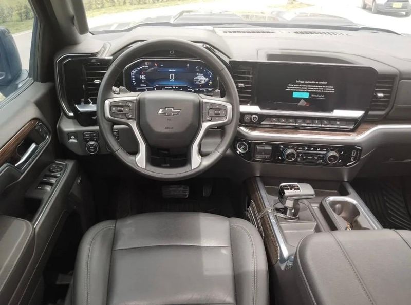 CHEVROLET SILVERADO Z71 2024 - imagen secundaria 2