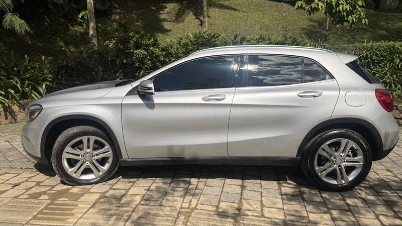 MERCEDES BENZ GLA200 2018 70.000KMS TURBO - imagen secundaria 1