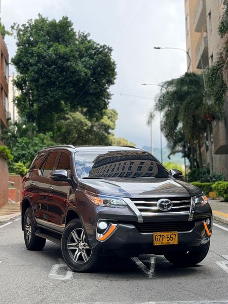 Toyota FORTUNER SW4 2020 2.7 gasolina - imagen secundaria 1