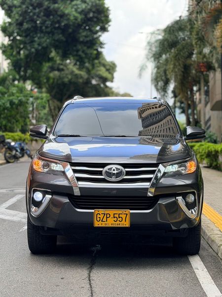 Toyota FORTUNER SW4 2020 2.7 gasolina - imagen secundaria 2