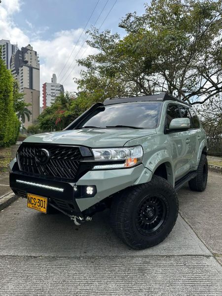 TOYOTA SAHARA LC200  2013  DIÉSEL  4x4  VERSIÓN EUROPEA