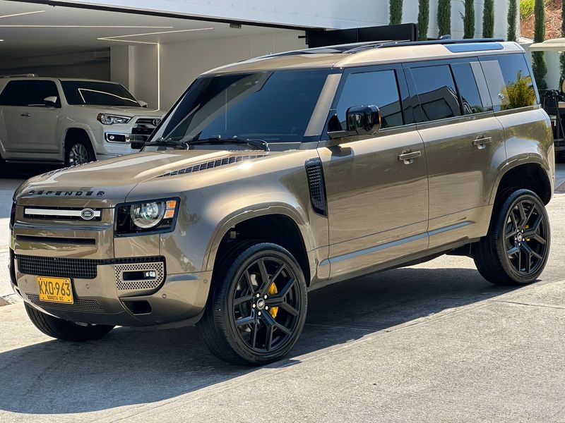 Land Rover defender 2023 edición 110 P400
