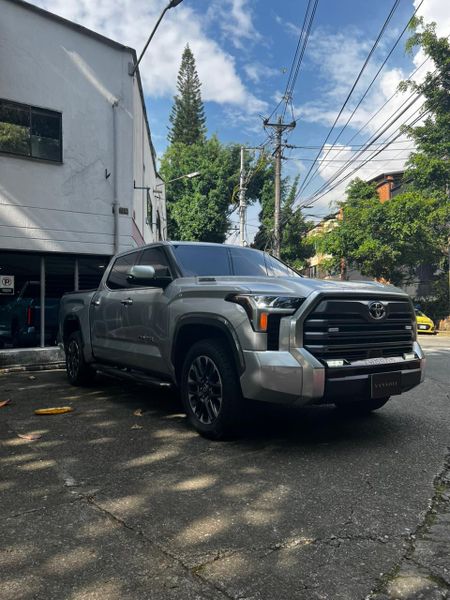 TOYOTA TUNDRA LIMITED BLINDAJE 2 PLUS 2025