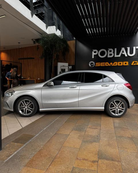 Mercedes-Benz A200 2017 - imagen secundaria 2