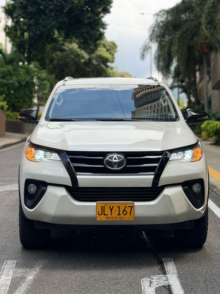 TOYOTA FORTUNER SW4 - imagen secundaria 1