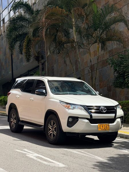 TOYOTA FORTUNER SW4 - imagen secundaria 2
