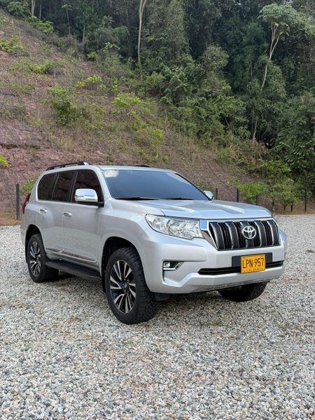 Toyota prado txl 2022 diesel blindaje 2 plus - imagen secundaria 2