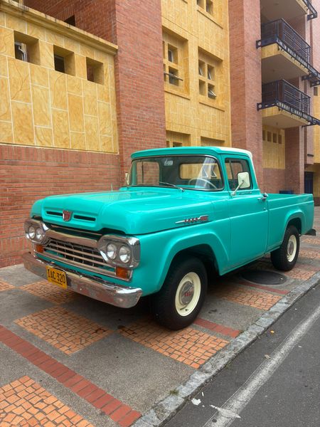HERMOSA FORD F100 MODELO 1960 100ORIGINAL LISTA PARA PLACA AZUL