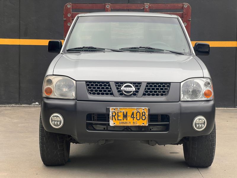 Nissan Frontier Estacas - imagen secundaria 1