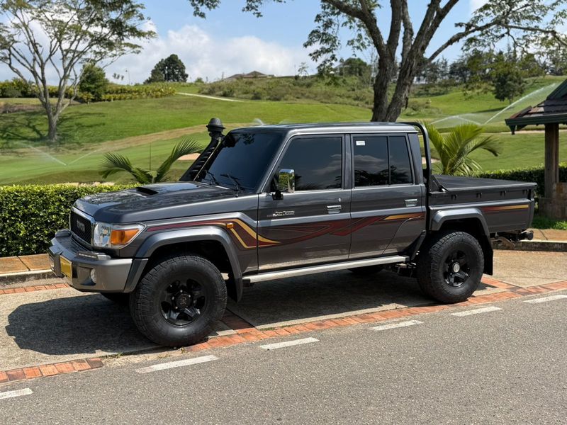 TOYOTA LAND CRUISER VDJ79L ÁRABE  2020 - imagen secundaria 2