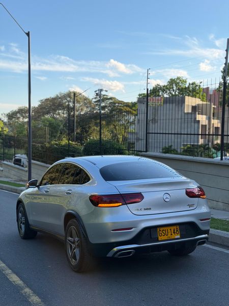 Mercedes Benz GLC 300 2020 4MATIC - imagen secundaria 2