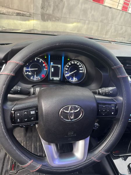 TOYOTA FORTUNER SR GASOLINA - imagen secundaria 1