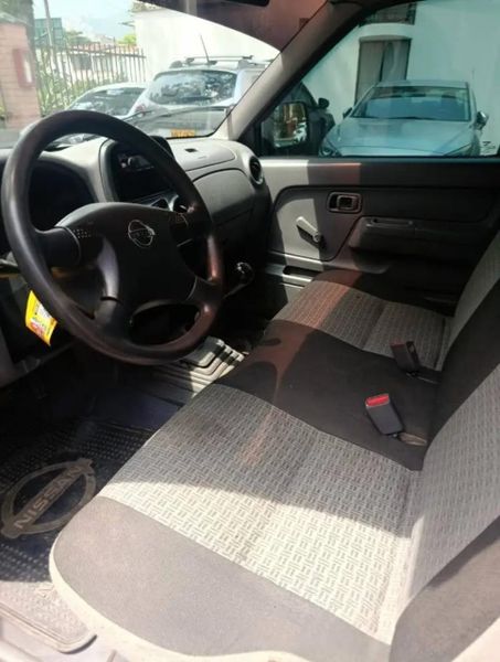Nissan Frontier Np300 estacas 2015 - imagen secundaria 1