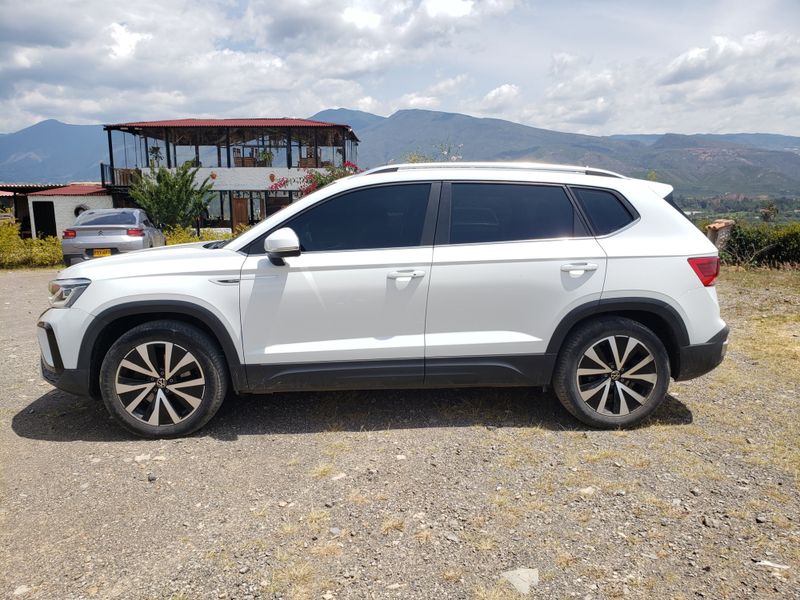 Volkswagen Taos Highline turbo 1.4