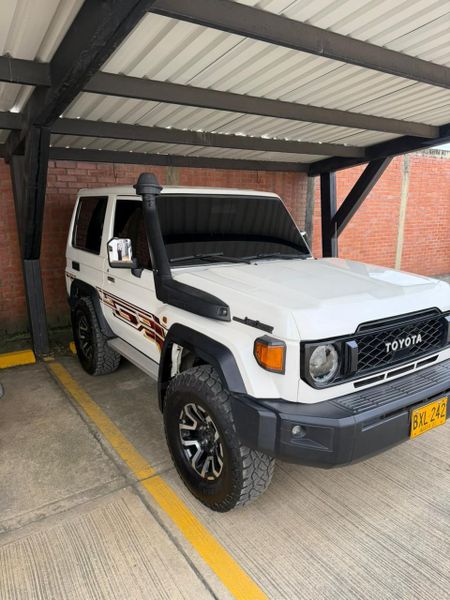 Toyota Land Cruiser 71 2011