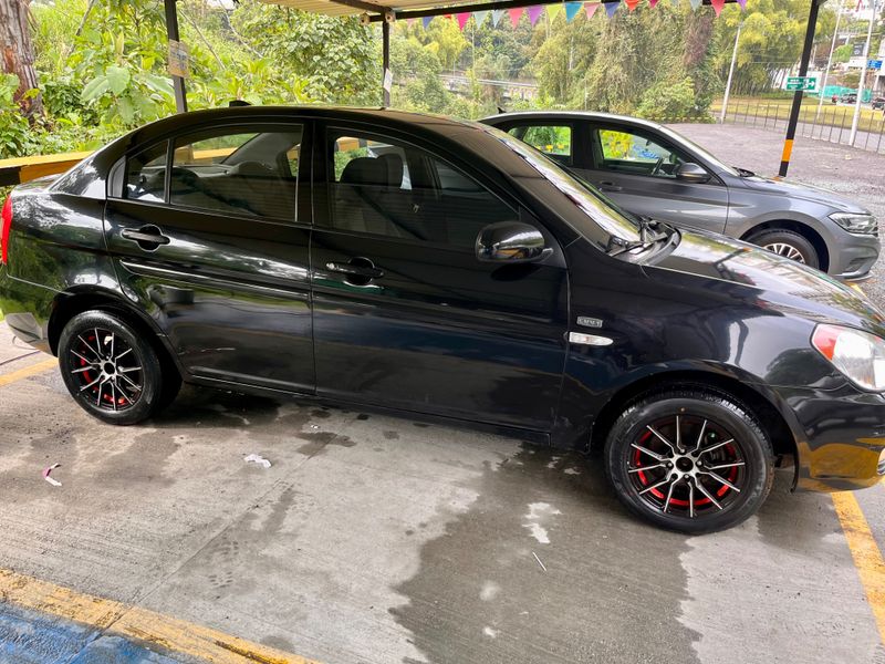 Hyundai accent visión 5 puertas - imagen secundaria 1