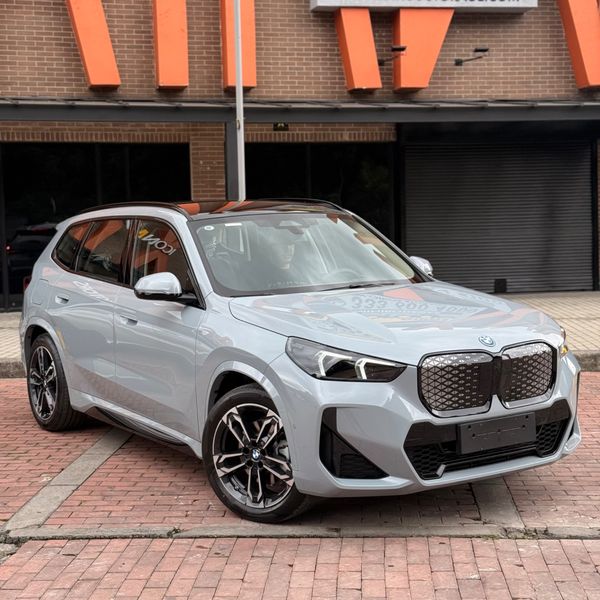 BMW iX1 xDrive30L Paquete M 2026  100 Eléctrica  0 kilómetros y lista para matricular