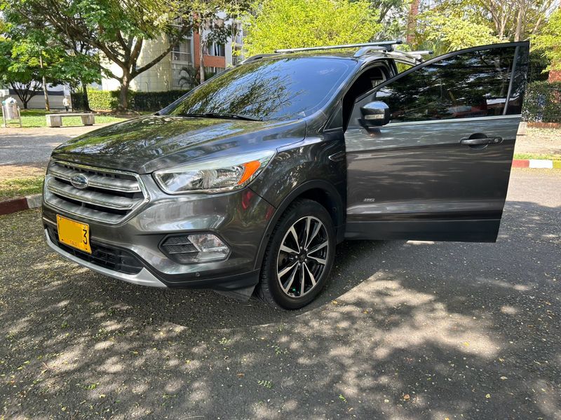 Ford Escape Titanium 2017 - imagen 1