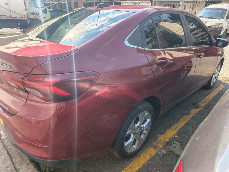 Chevrolet Onix 1.0T Premier Sedan 2022 Automatico - imagen secundaria 2