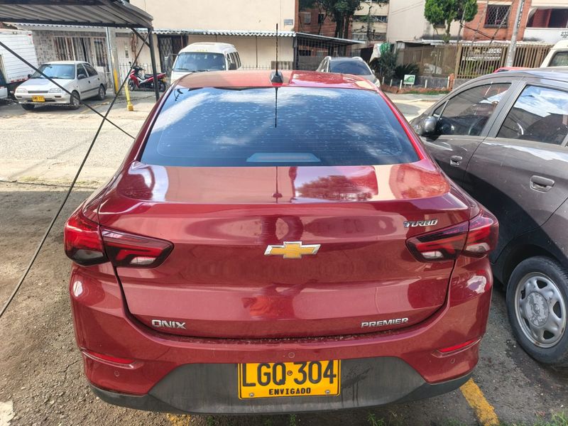 Chevrolet Onix 1.0T Premier Sedan 2022 Automatico - imagen secundaria 1