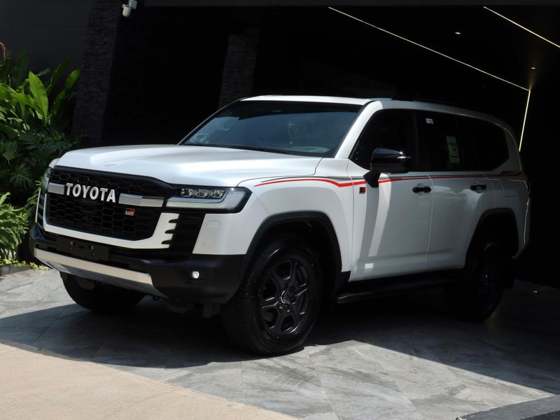 Toyota sahara LC300 GR  2025 NUEVA VERSIÓN - imagen secundaria 1