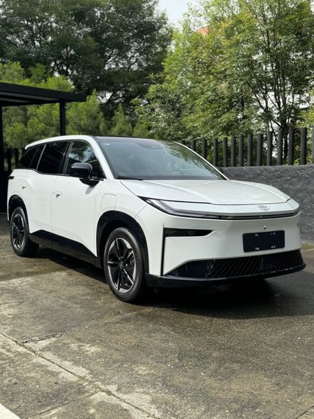 TOYOTA BZ3X - imagen secundaria 1