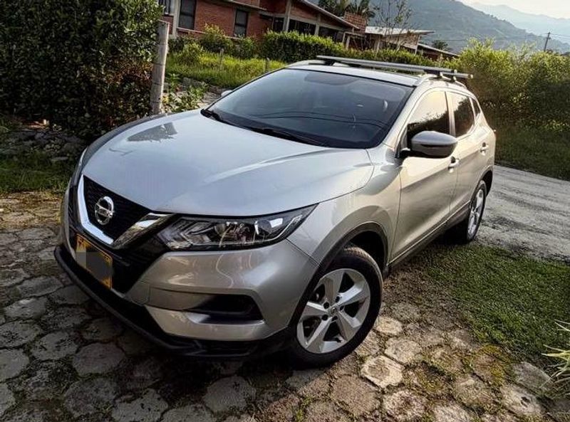 Nissan Qashqai 2022- Automática - tapiceria en cuero - imagen 1