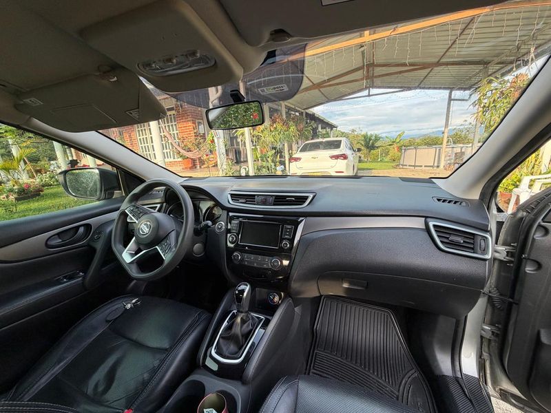 Nissan Qashqai 2022- Automática - tapiceria en cuero - imagen secundaria 2