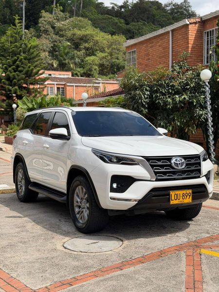 TOYOTA FORTUNER 2.8 B2 - imagen secundaria 2