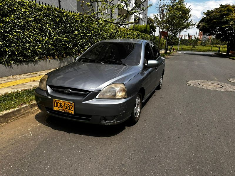 Kia Rio Stylus LS - Motor full - Impuestos al dia