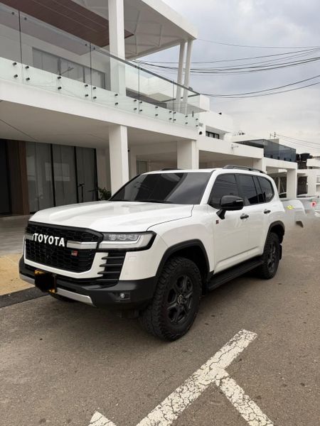 Toyota LC300 GR 2023