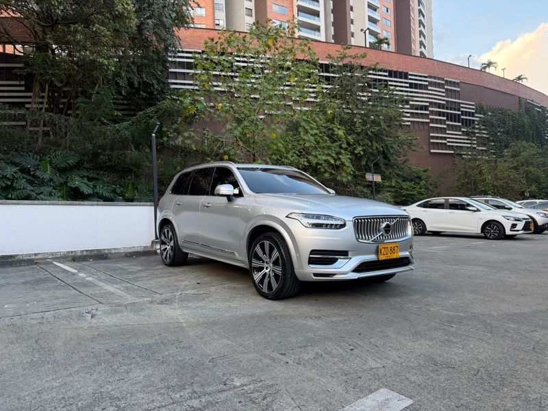 VOLVO XC90 T8 HÍBRIDA ENCHUFABLE MODELO 2022 ÚNICO DUEO  TODOS LOS MANTENIMIENTOS EN CONCESIONARIO