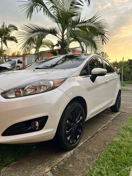 Ford Fiesta SportBack titanium sedan