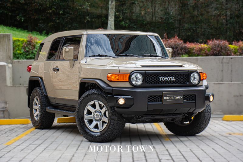 TOYOTA FJ CRUISER 2023