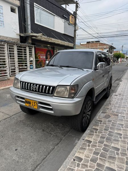 Toyota Prado VX 1999 en muy buen estado  Cambio solo a vehículo de mi interés