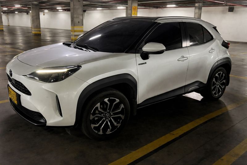 Toyota yaris cross híbrida XLS