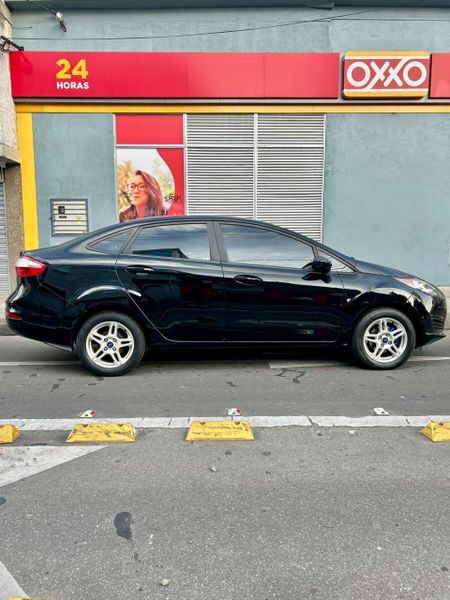 FORD FIESTA SPORTBACK SE MT 1.6cc 4P MOD 2017          GESTIONAMOS TU CREDITO - imagen secundaria 1