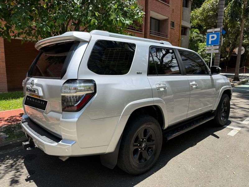 TOYOTA 4RUNNER SR5 BLINDAJE 2 - imagen secundaria 2