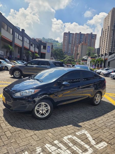 FORD FIESTA SE 2017 MECANICO - imagen secundaria 1