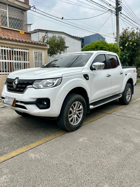 RENAULT ALASKAN ZEN MT 2.5cc TD 4X4 MOD 2022 - imagen 1