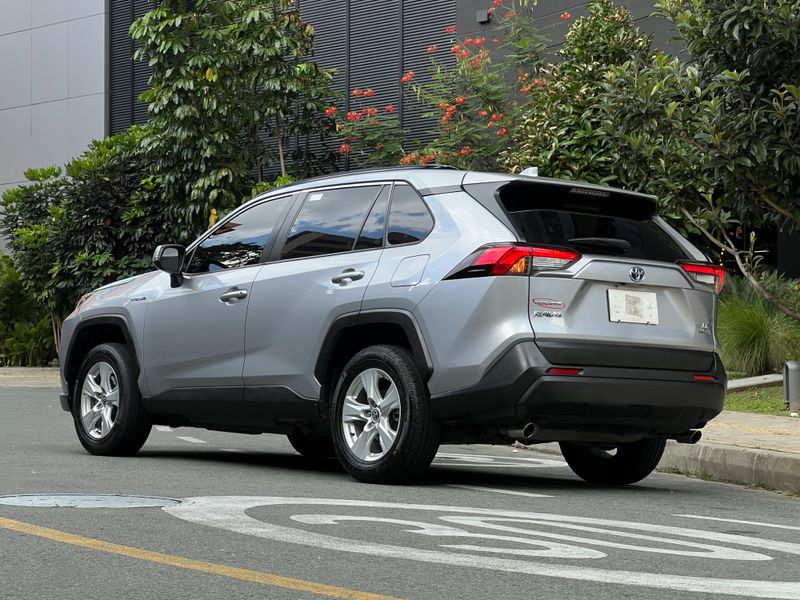 Toyota Rav4 Le HEV 2021 - imagen secundaria 2