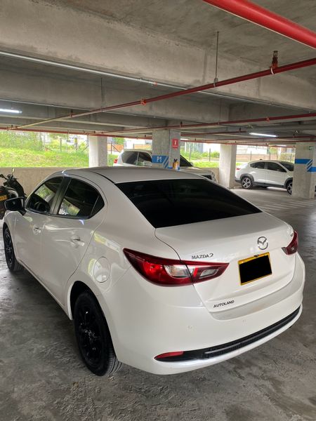 Mazda 2 touring sedan modelo 2025 excelente estado - imagen secundaria 2