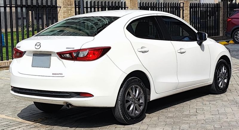 Mazda 2 Sedan Touring 2022 - imagen secundaria 2