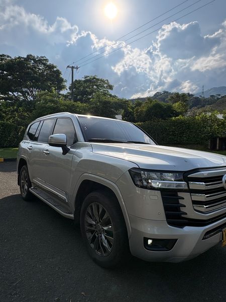Toyota Land Cruiser Lc300 GXR 2022 3.3 - imagen secundaria 1