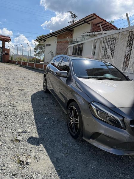 Mercedes Benz A200 - imagen secundaria 1